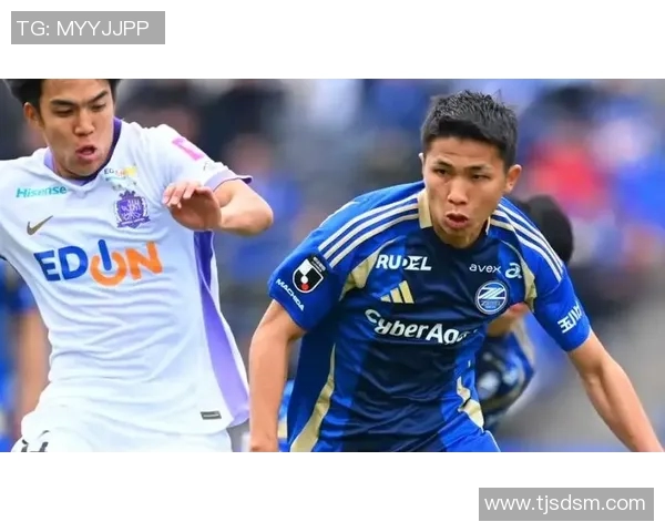 名古屋队与山口雷诺的激烈对决展现足球魅力与团队精神