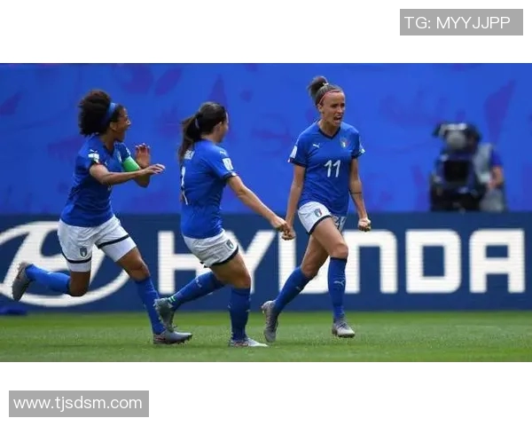 意大利女足与澳大利亚女足激战正酣谁能在世界杯赛场上笑到最后